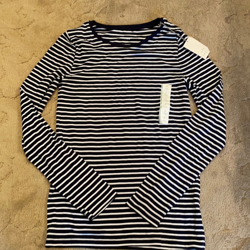 Women’s long sleeve shirt - medium NWT